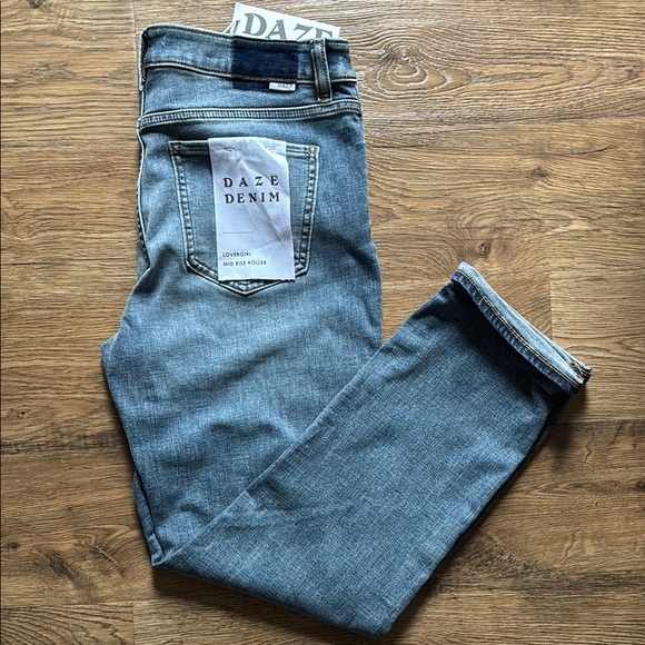 DAZE DENIM LOVERGIRL MID RISE ROLLER Jeans - Picture 1 of 5